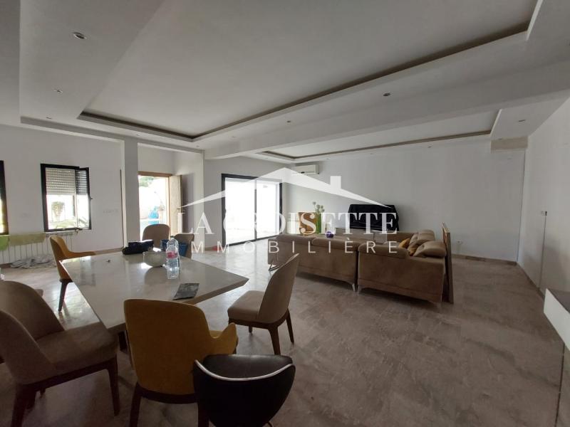 Villa S+4 avec piscine à Gammarth